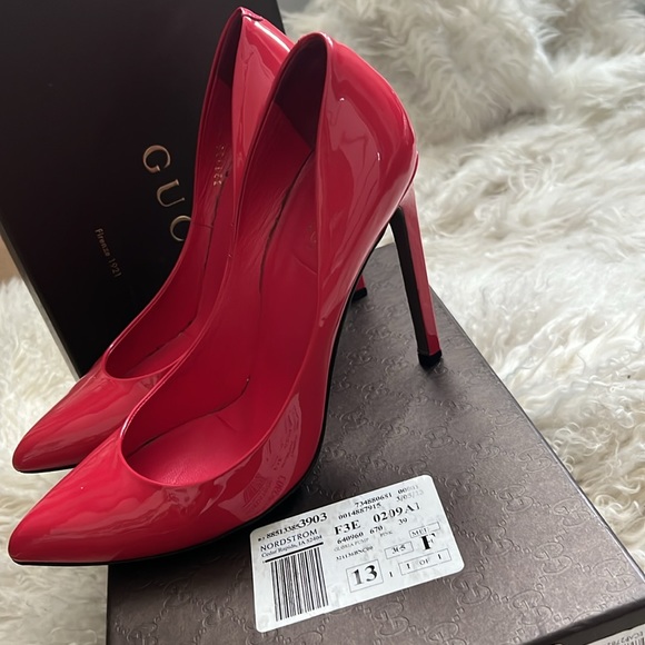 Gucci Gloria Pump on Shocking Pink